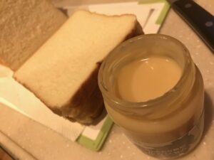 食パンとミルクジャム